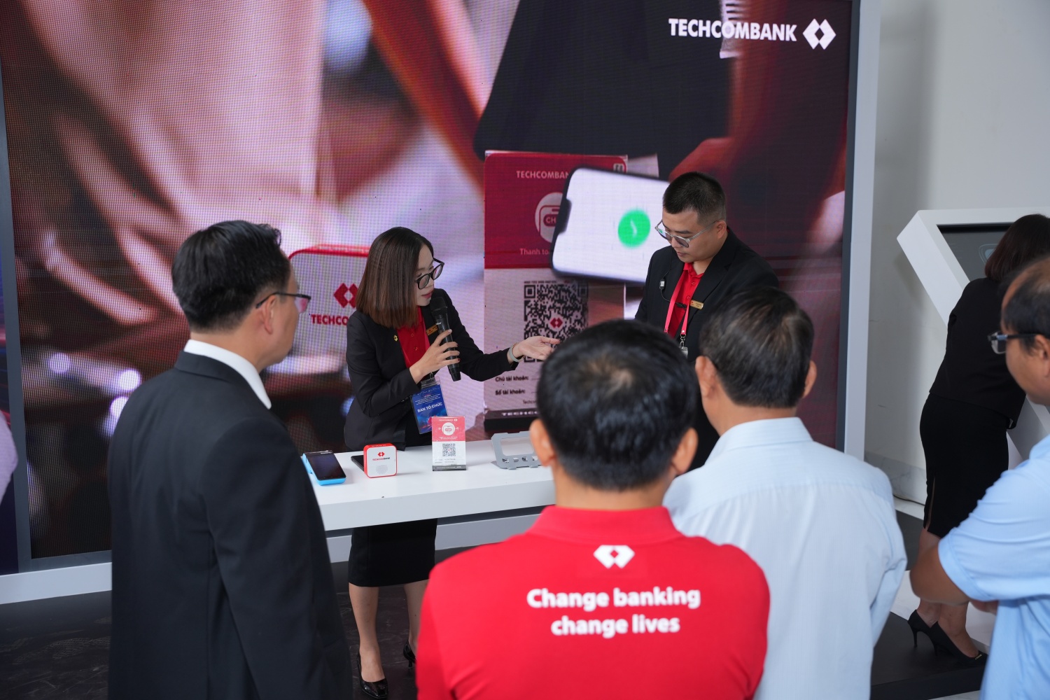 Techcombank thúc đẩy chuyển đổi số và tiếp cận tài chính cho doanh nghiệp, hộ kinh doanh tại Đồng Nai Techcombank thúc đẩy chuyển đổi số và tiếp cận tài chính cho doanh nghiệp, hộ kinh doanh tại Đồng Nai