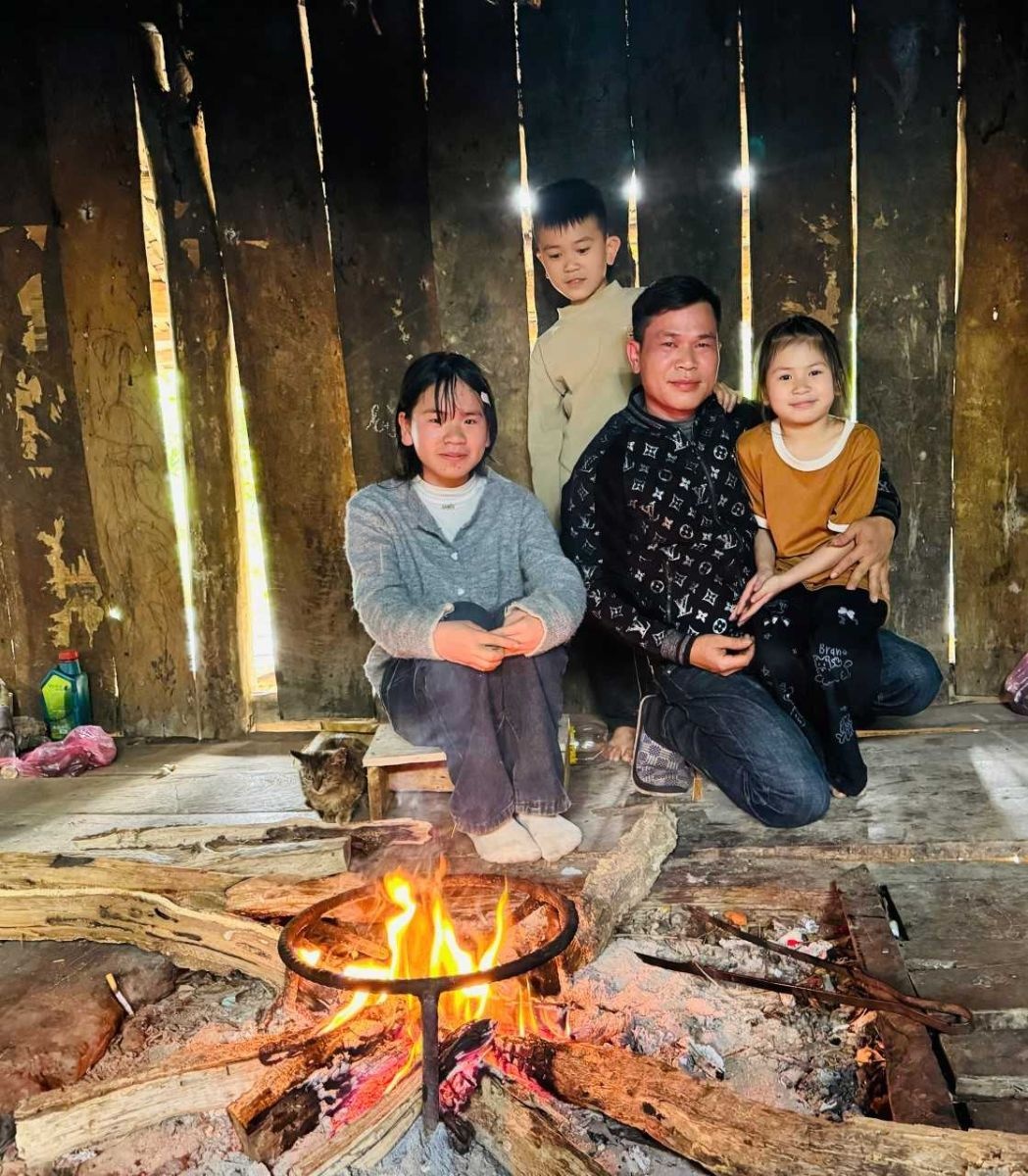 Xúc động chuyện chàng thợ lò gánh vai người Mẹ Thợ lò Than Núi Béo