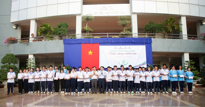 Petrovietnam “Thắp sáng niềm tin” và ước mơ cho học sinh Trường THPT Bà Rịa