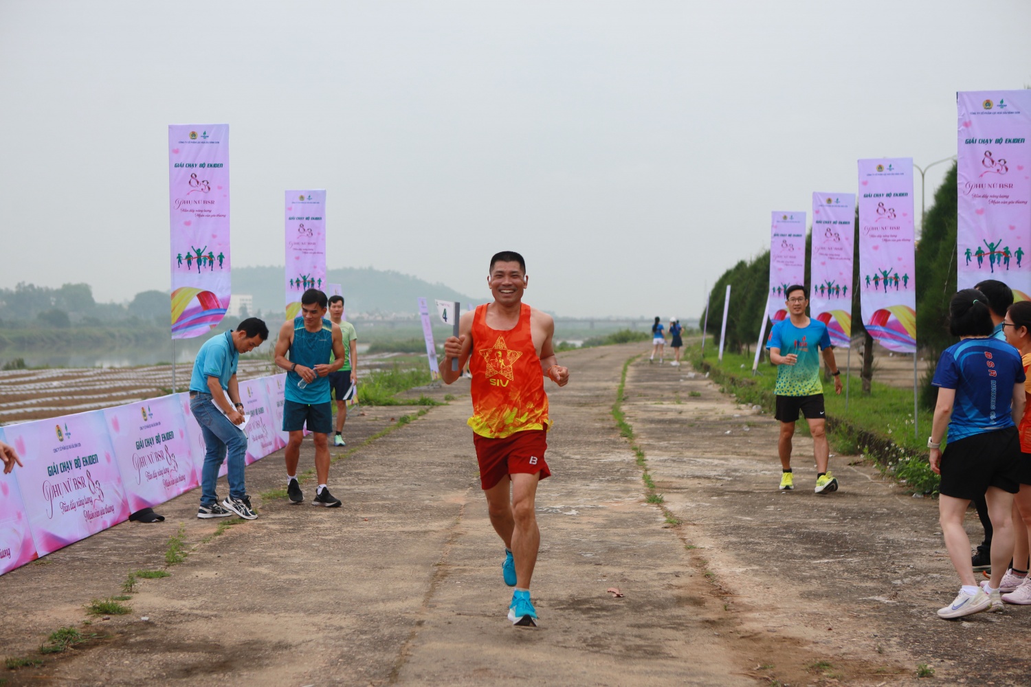 Đại diện Công đoàn BSR cho biết, Giải chạy tiếp sức Ekiden do Công đoàn BSR tổ chức không chỉ là hoạt động chào mừng Ngày Quốc tế Phụ nữ 8/3 mà còn là sân chơi ý nghĩa, góp phần tăng cường giao lưu, gắn kết CBCNV và lan tỏa tinh thần rèn luyện thể chất trong toàn Công ty. Trong tương lai, Công đoàn đơn vị cũng sẽ phấn đấu tổ chức giải chạy bộ trở thành hoạt động thương niên để tiếp tục tạo sân chơi bổ ích cho các CBCNV Công ty.