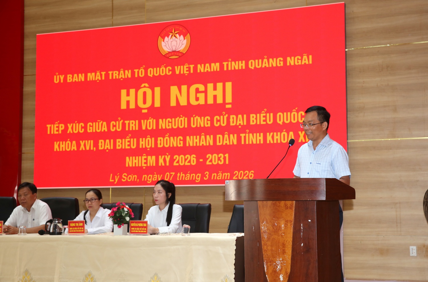 Ứng viên đại biểu Quốc hội, ông Cao Tuấn Sĩ - Giám đốc NMLD Dung Quất trình bày chương trình hành động.