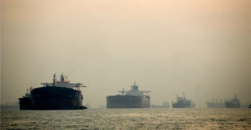 Tàu bè qua lại trên Eo biển Malacca, đoạn giữa Indonesia và Malaysia