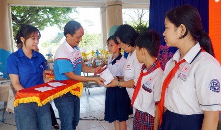 Petrovietnam cùng TP HCM chăm lo những hoàn cảnh bất hạnh hậu Covid-19