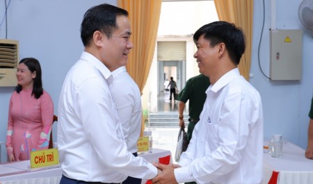 Đồng chí Lê Ngọc Sơn: Thúc đẩy an sinh xã hội, đồng hành cùng nhân dân xã Châu Pha