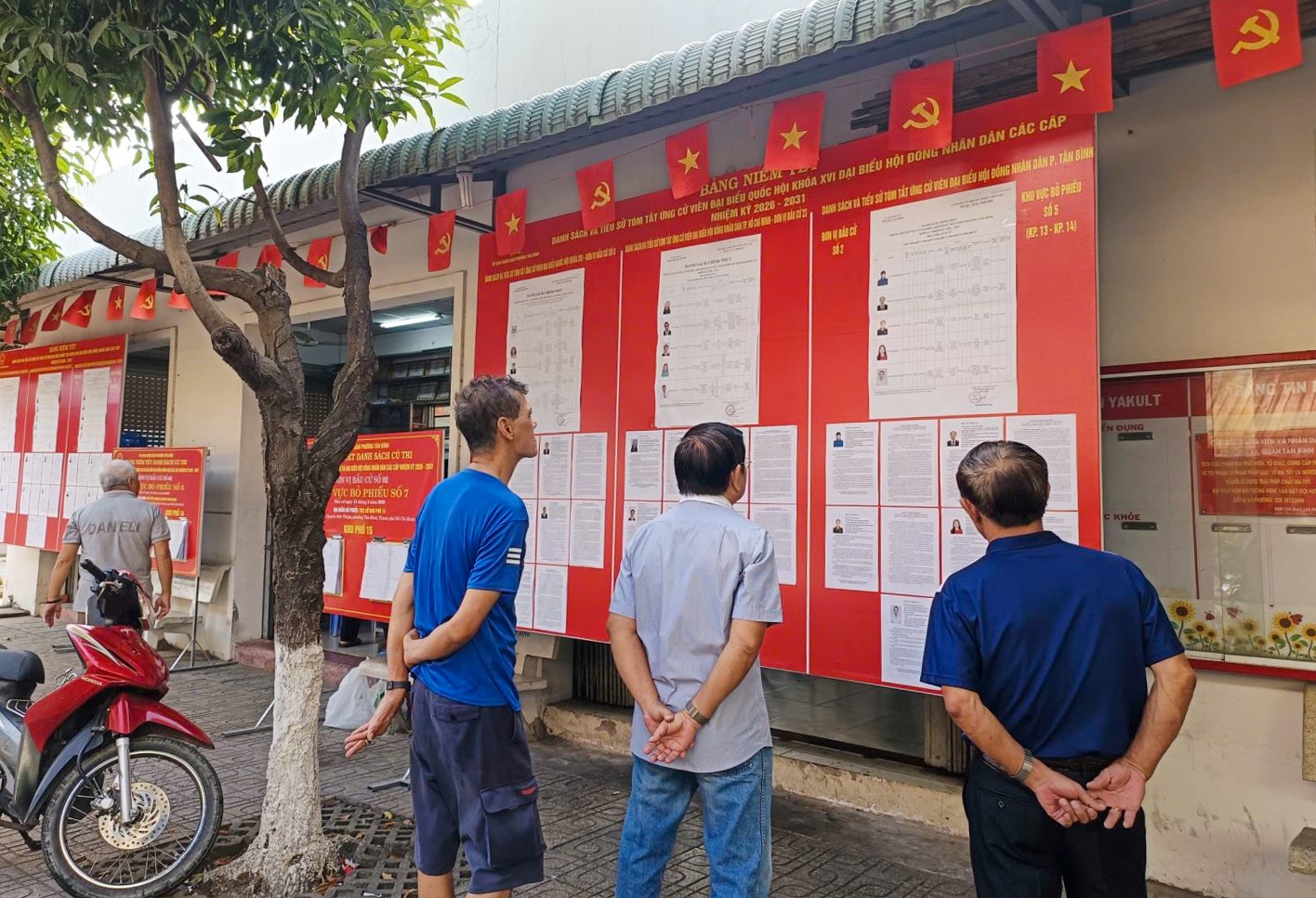 [Chùm ảnh] TP HCM sẵn sàng cho ngày hội non sông