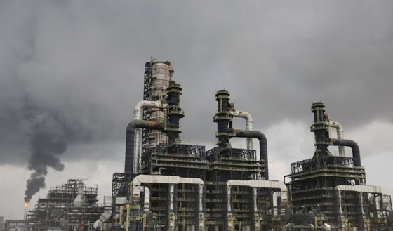 Nigeria ưu tiên nguồn cung xăng dầu trong nước, tạm ngừng nhập khẩu