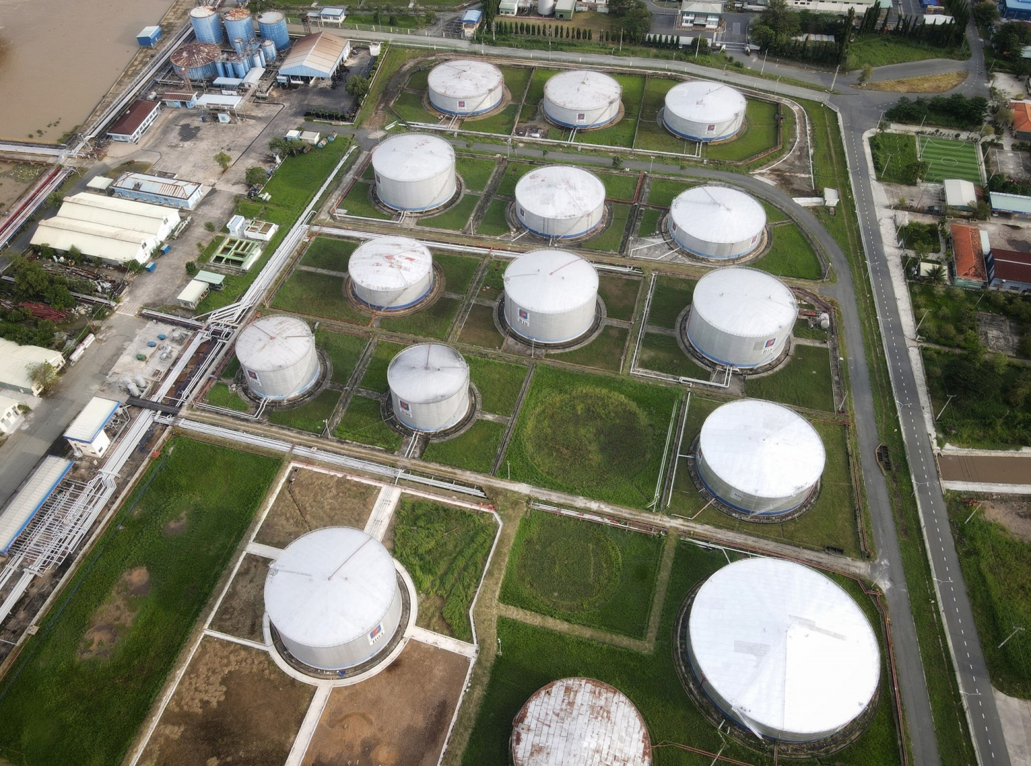 Nghiên cứu nâng năng lực dự trữ xăng dầu lên tối thiểu 90 ngày nhập khẩu