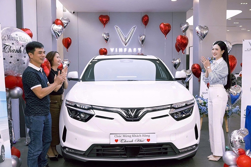 Vingroup khẩn cấp hỗ trợ khách hàng giảm áp lực xăng dầu