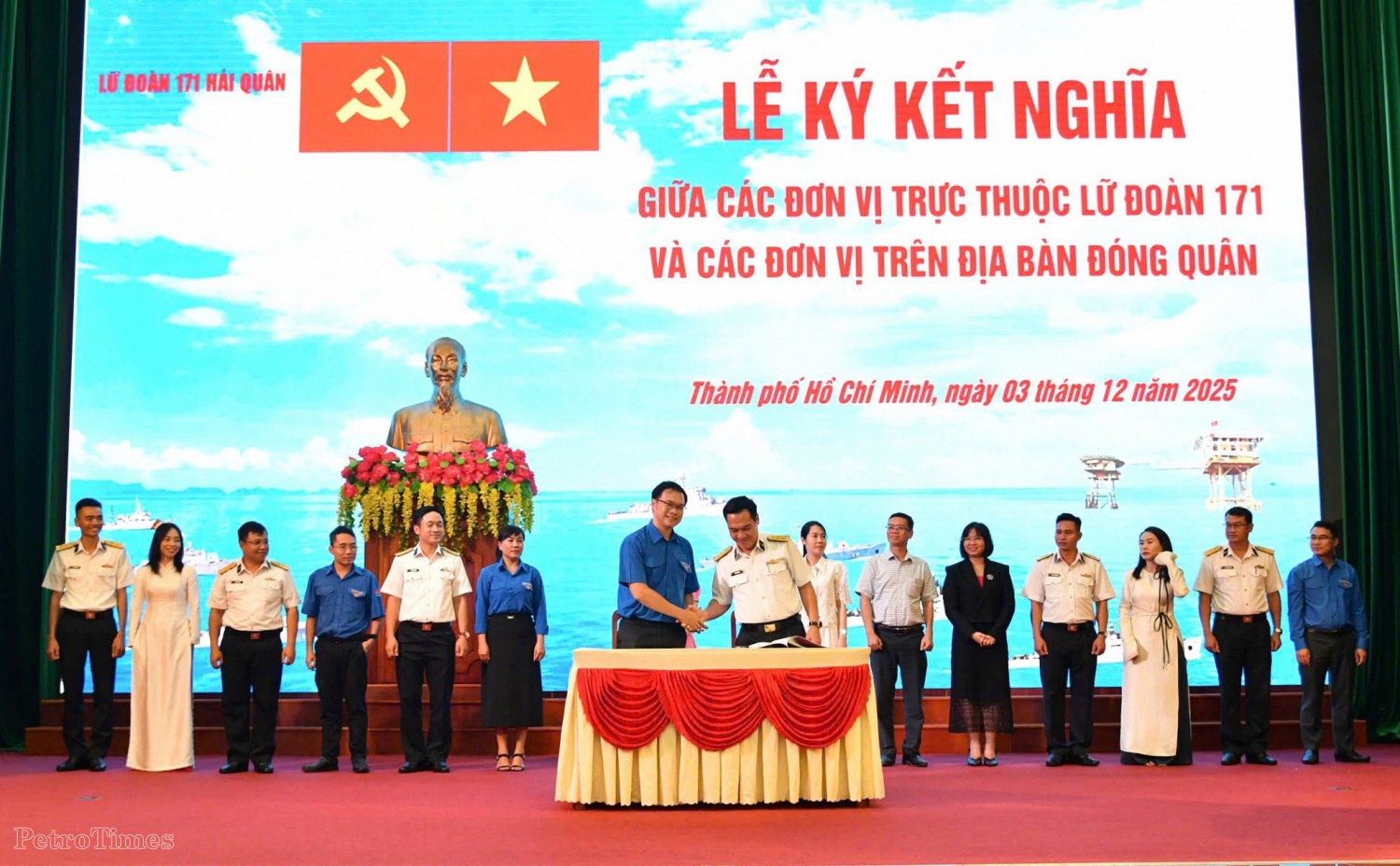 Những “cột mốc sống” giữa Biển Đông