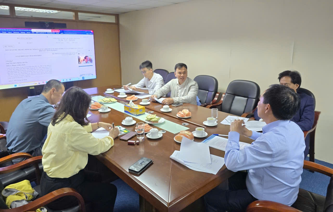 Cần cơ chế rõ ràng cho điện khí LNG và điện gió ngoài khơi