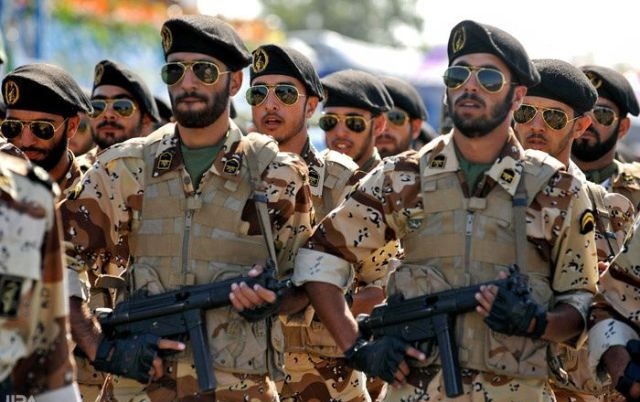 Iran dọa "thiêu rụi" hạ tầng năng lượng khu vực nếu bị tập kích