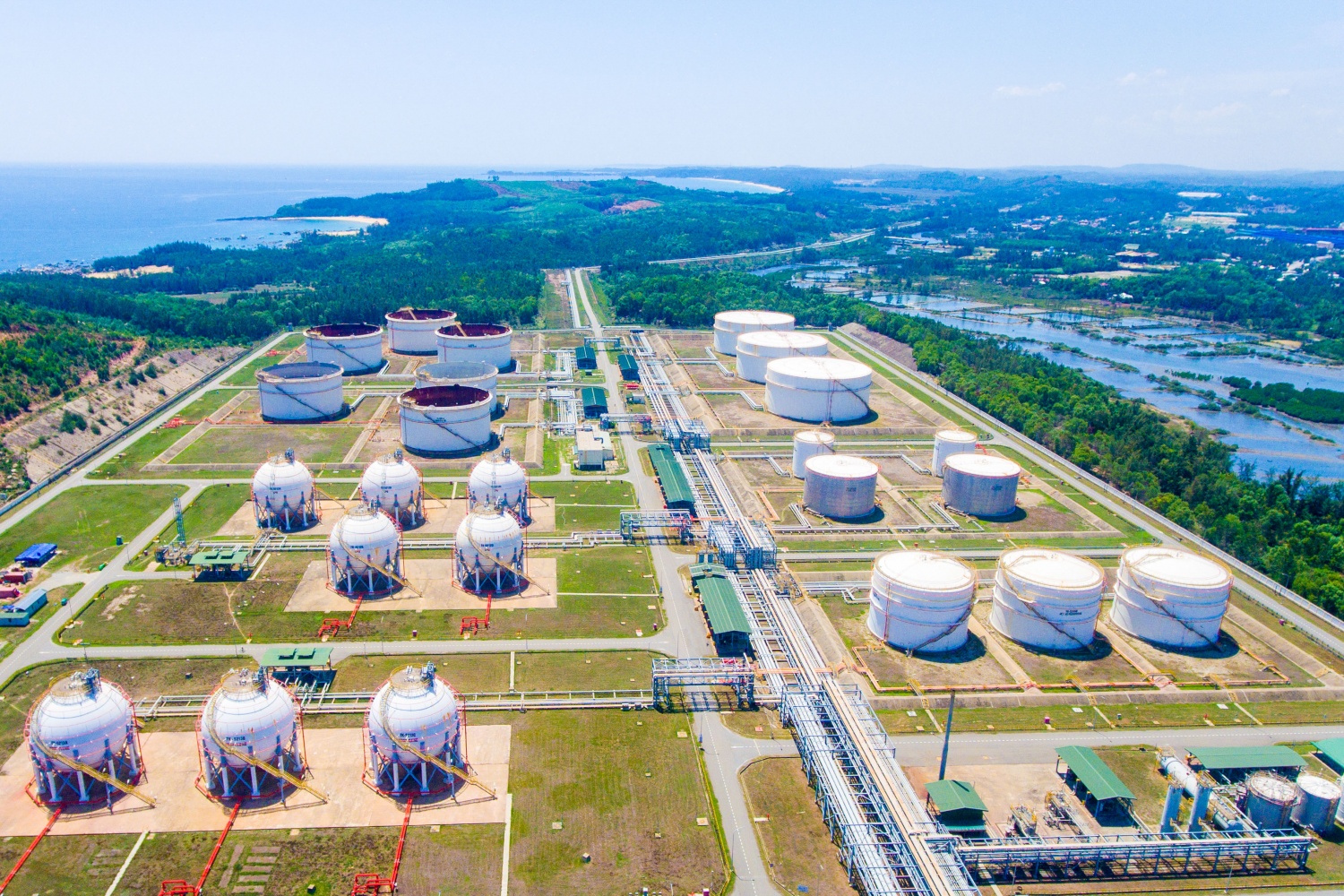 Cấp thiết nâng cao hạ tầng dự trữ, cung ứng xăng dầu quốc gia