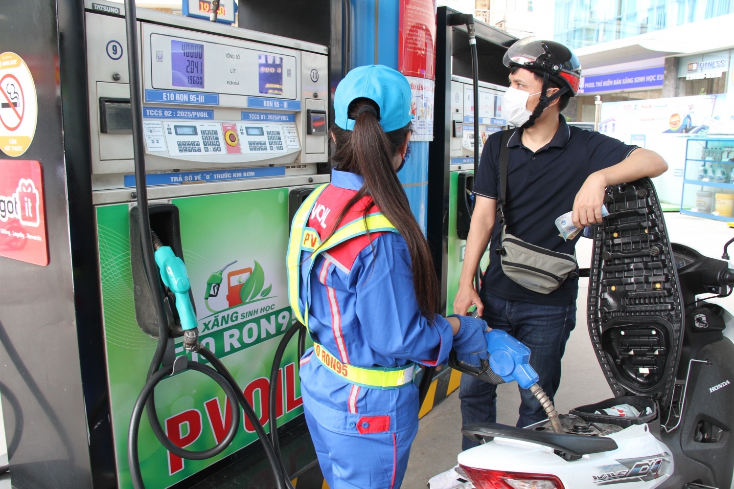 Giá dầu thế giới biến động mạnh, Bộ Công Thương báo cáo Thủ tướng điều chỉnh cơ chế điều hành xăng dầu