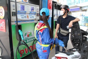 Giá dầu thế giới biến động mạnh, Bộ Công Thương báo cáo Thủ tướng điều chỉnh cơ chế điều hành xăng dầu