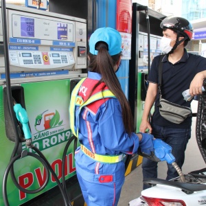 Giá dầu thế giới biến động mạnh, Bộ Công Thương báo cáo Thủ tướng điều chỉnh cơ chế điều hành xăng dầu