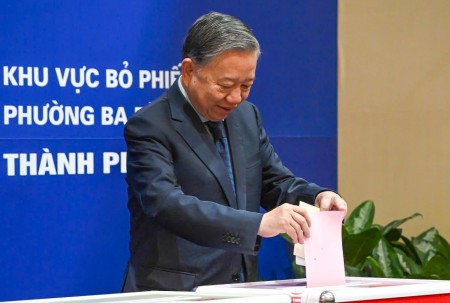 Tổng Bí thư Tô Lâm thực hiện quyền công dân tại phường Ba Đình (Hà Nội)