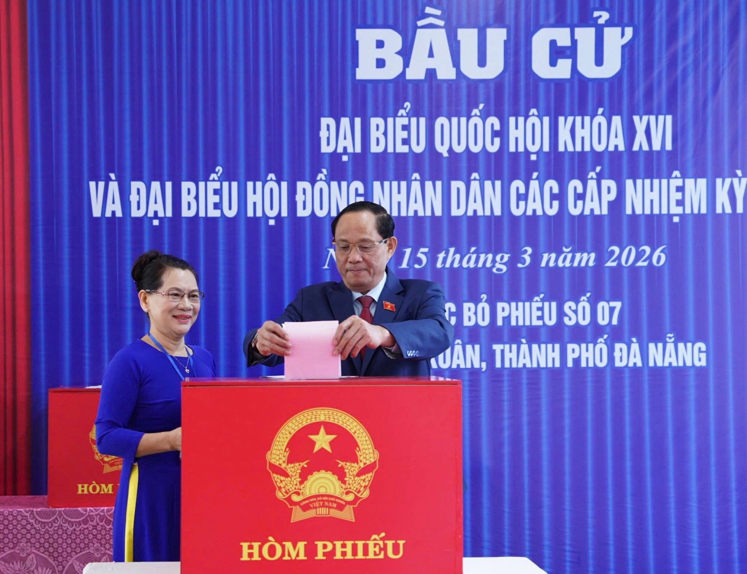 Hơn 3,5 triệu cử tri miền Trung hân hoan đi bầu cử, hòa cùng “Ngày hội non sông” Hơn 3,5 triệu cử tri miền Trung hân hoan đi bầu cử, hòa cùng “Ngày hội non sông”