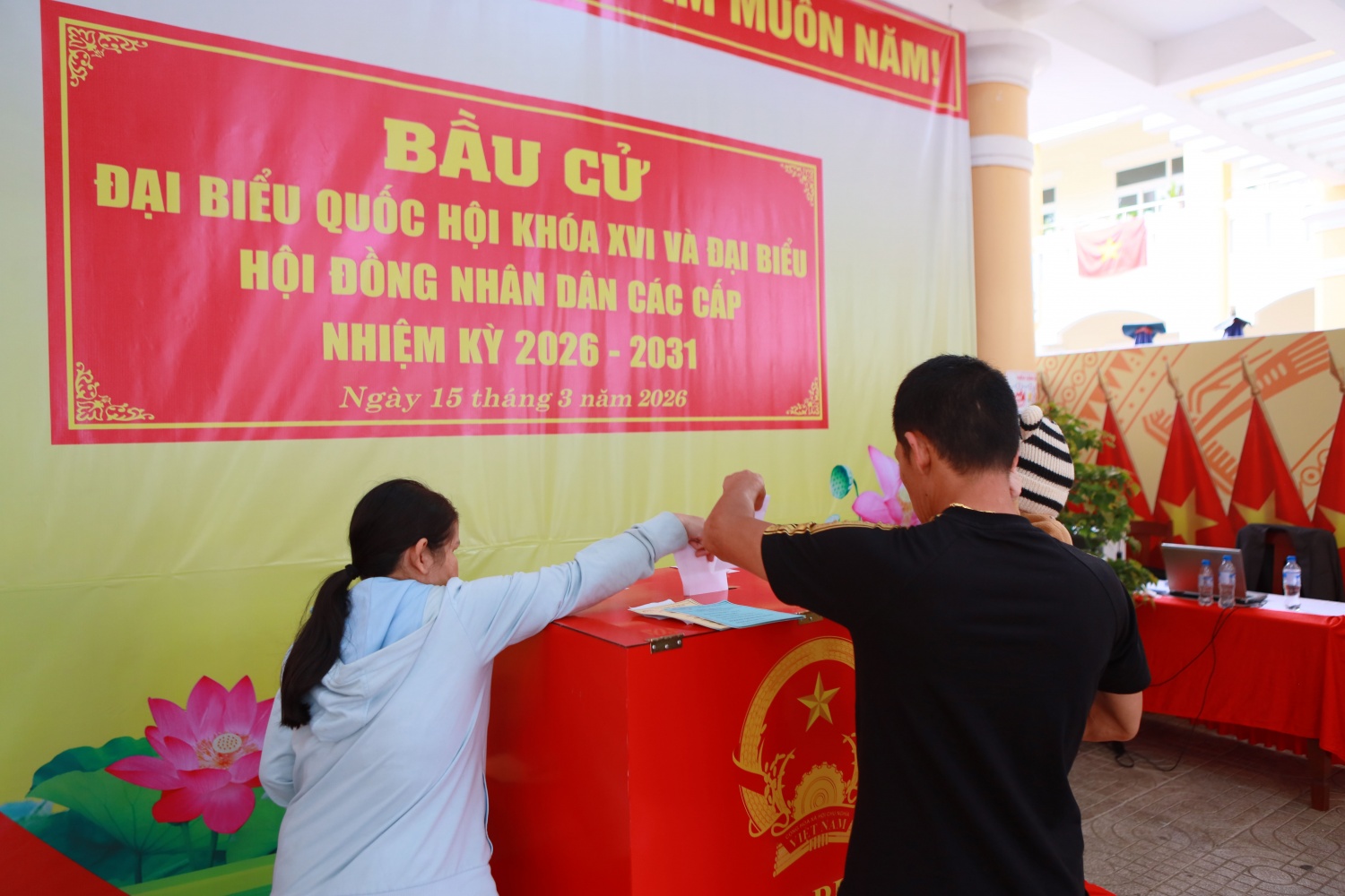 Hơn 3,5 triệu cử tri miền Trung hân hoan đi bầu cử, hòa cùng “Ngày hội non sông” Hơn 3,5 triệu cử tri miền Trung hân hoan đi bầu cử, hòa cùng “Ngày hội non sông”