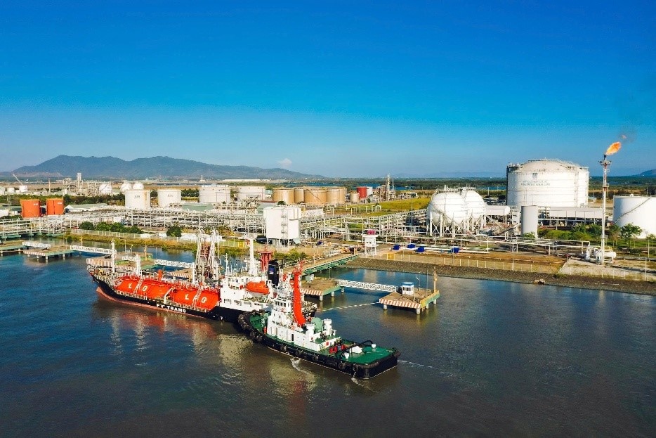 Hình 1: Hệ thống kho cảng LPG của PV GAS góp phần đảm bảo năng lực tiếp nhận và phân phối LPG trên thị trường. Hình 1: Hệ thống kho cảng LPG của PV GAS góp phần đảm bảo năng lực tiếp nhận và phân phối LPG trên thị trường.