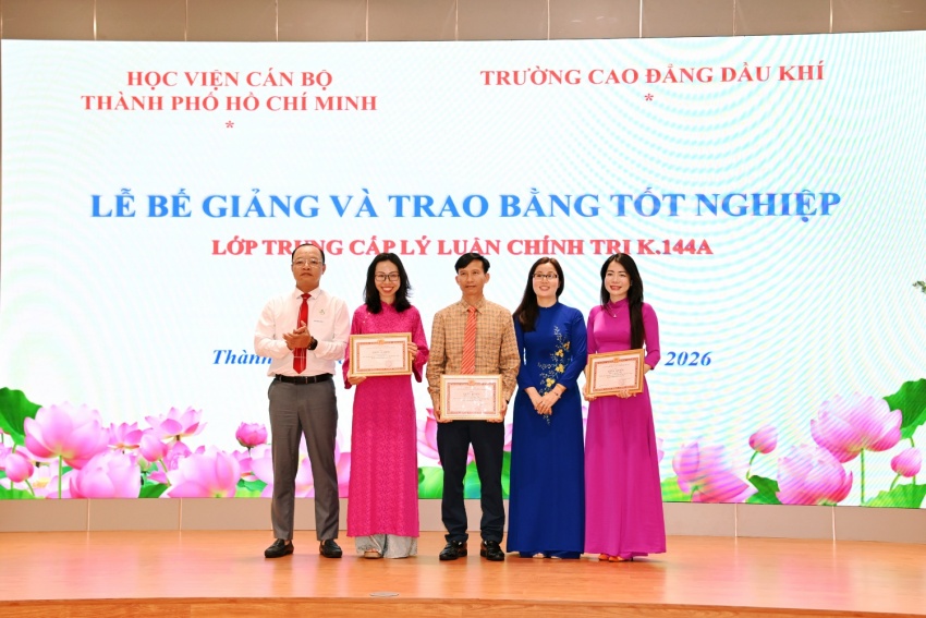 PV College và Học viện Cán bộ TP HCM phối hợp tổ chức bế giảng lớp Trung cấp Lý luận chính trị K144A