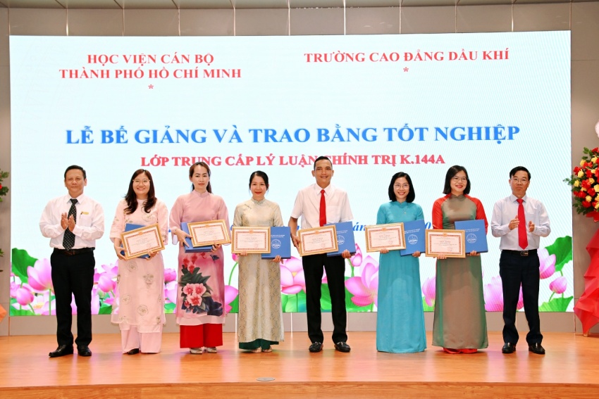 PV College và Học viện Cán bộ TP HCM phối hợp tổ chức bế giảng lớp Trung cấp Lý luận chính trị K144A