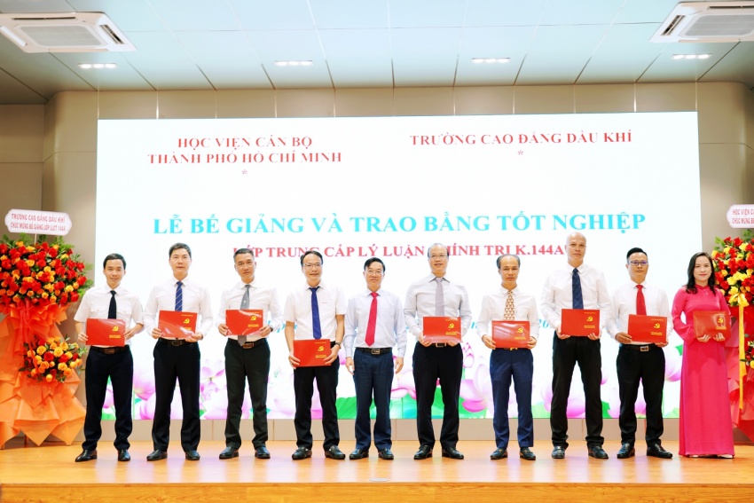 PV College và Học viện Cán bộ TP HCM phối hợp tổ chức bế giảng lớp Trung cấp Lý luận chính trị K144A