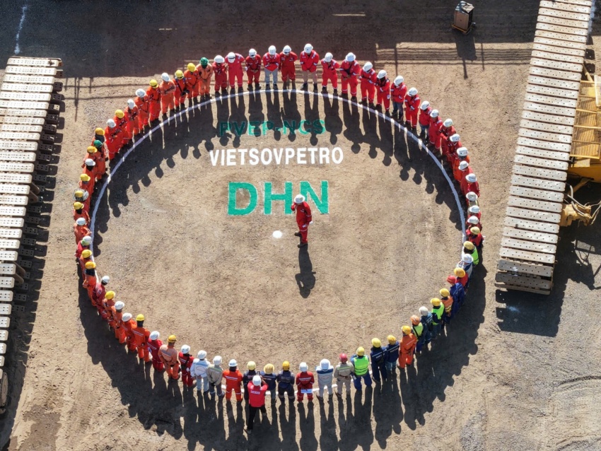 PVEP-NCS và Vietsovpetro lắp dựng thành công Panel Row 1 dự án Đại Hùng Nam, vượt tiến độ 14 ngày