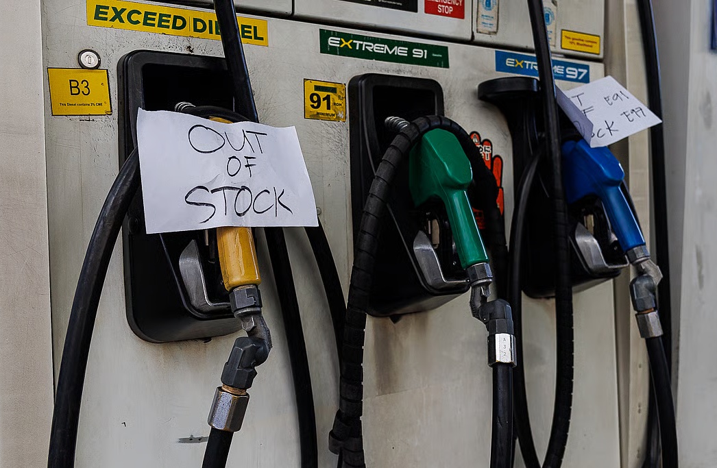 Philippines điều tra việc nhiều cây xăng đóng cửa giữa "cơn sốt" giá nhiên liệu