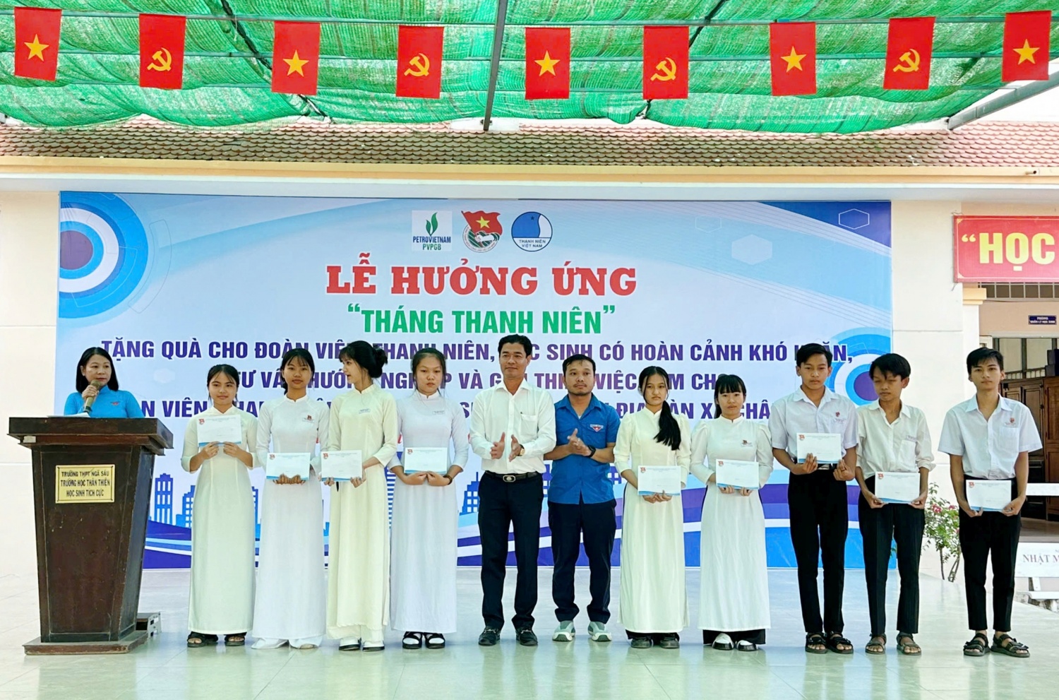 Tuổi trẻ NMNĐ Sông Hậu 1 đồng hành cùng học sinh khó khăn