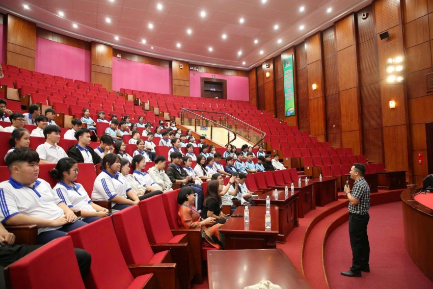 Vietsovpetro đón đoàn học sinh THPT trên địa bàn TP HCM đến tham quan, giao lưu hướng nghiệp