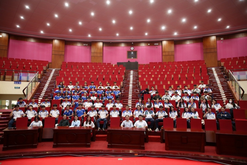 Vietsovpetro đón đoàn học sinh THPT trên địa bàn TP HCM đến tham quan, giao lưu hướng nghiệp