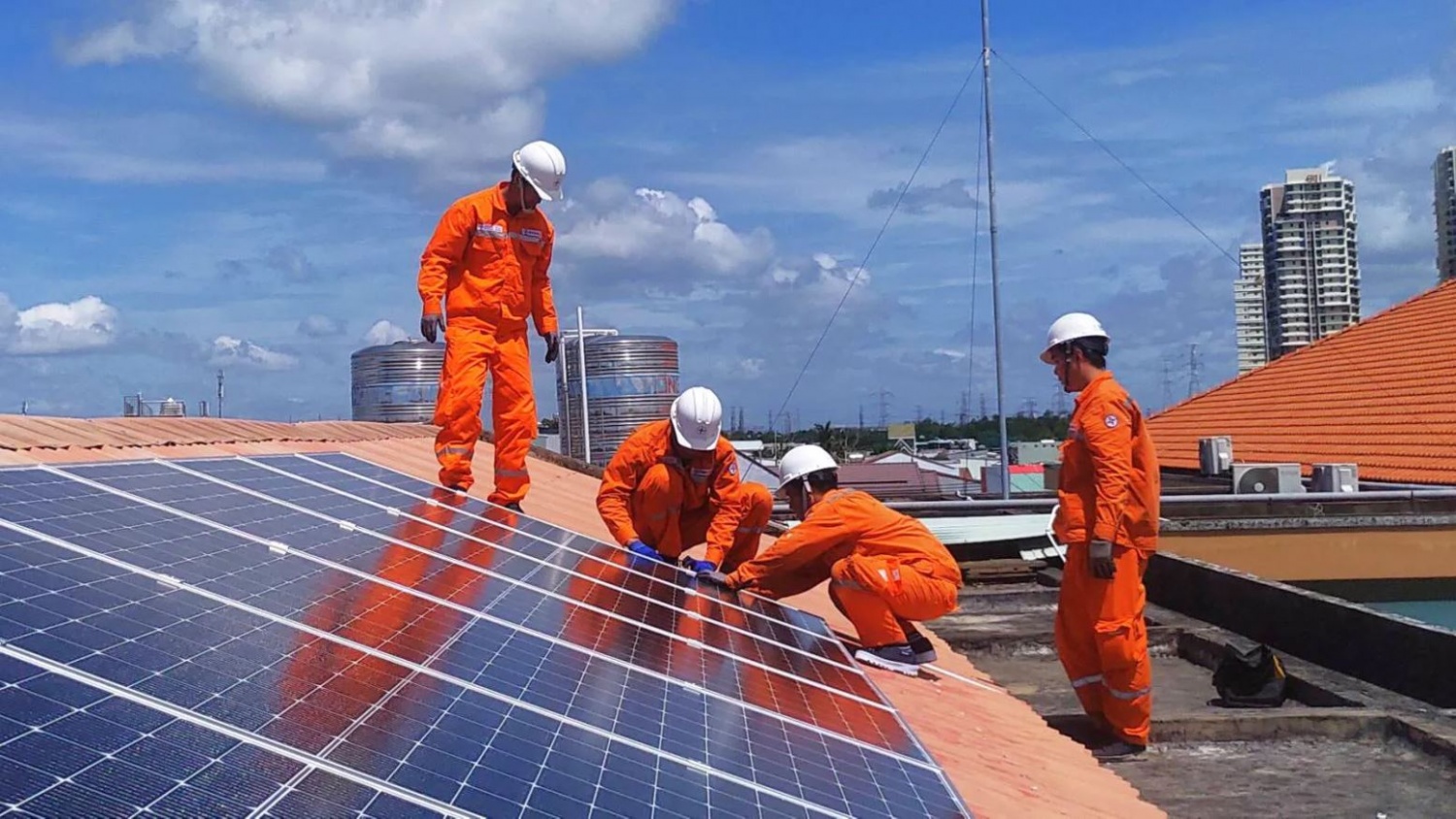 Lắp điện mặt trời mái nhà tại miền Bắc: Chi phí giảm, thời gian hoàn vốn rút ngắn