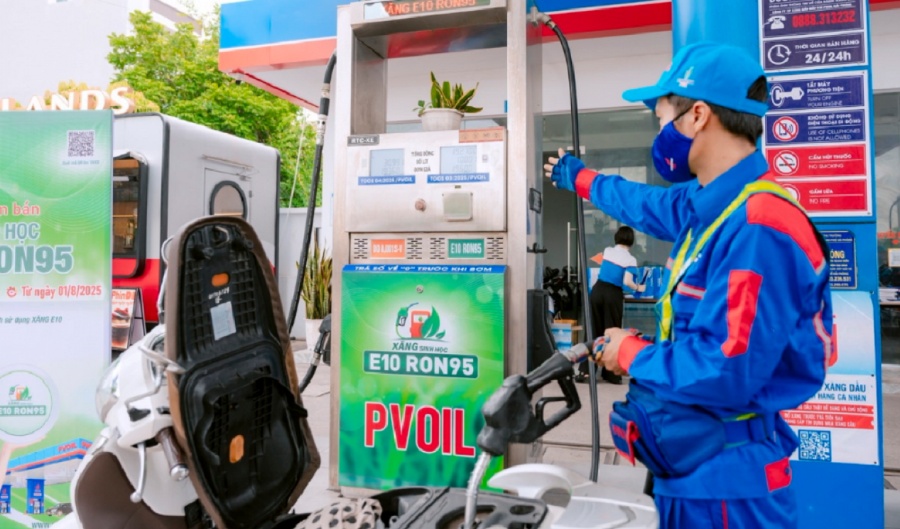 Thủ tướng yêu cầu chuyển đổi sang xăng E10 ngay trong tháng 4/2026