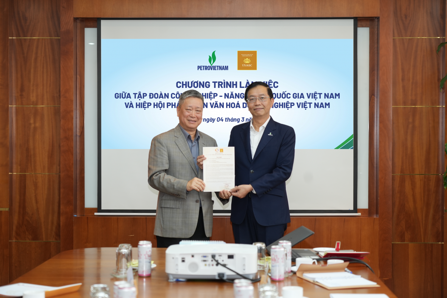 Bài 1: Petrovietnam được kỳ vọng dẫn đường phát triển văn hóa doanh nghiệp Bài 1: Petrovietnam được kỳ vọng dẫn đường phát triển văn hóa doanh nghiệp