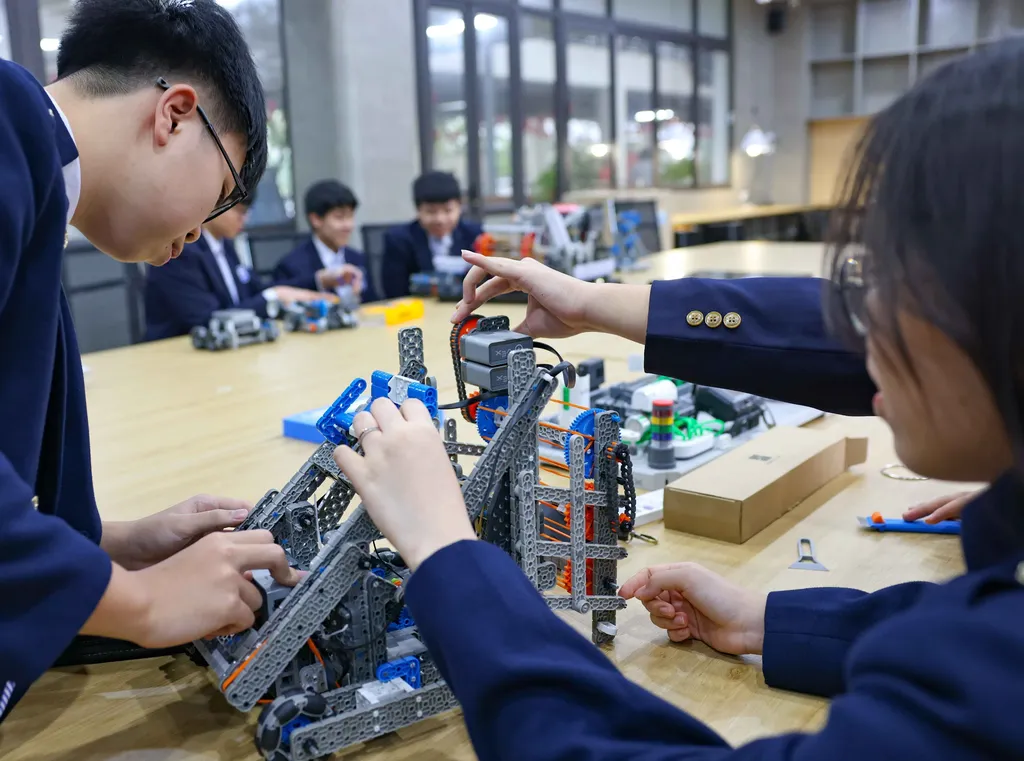 STEM Innovation Petrovietnam opens global pathways for Vietnamese students STEM Innovation Petrovietnam opens global pathways for Vietnamese students