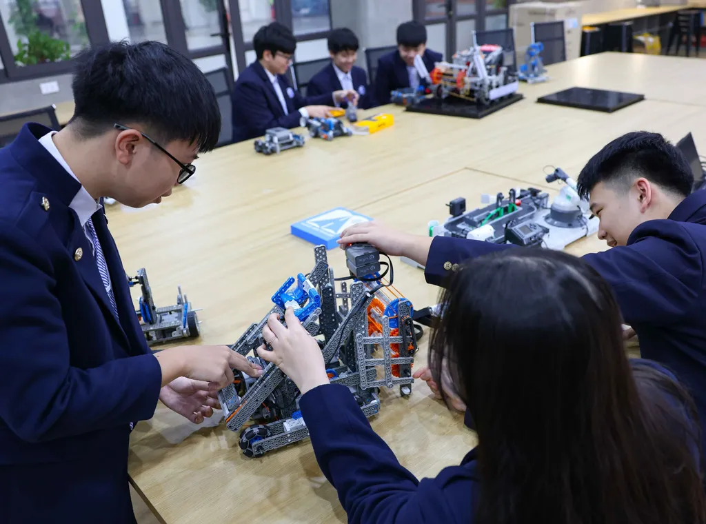 STEM Innovation Petrovietnam opens global pathways for Vietnamese students STEM Innovation Petrovietnam opens global pathways for Vietnamese students