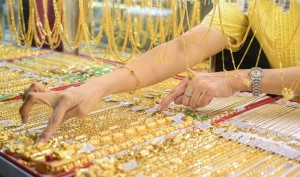 Giá vàng hôm nay 24/3: Trong nước giảm mạnh, nhà đầu tư “nín thở”