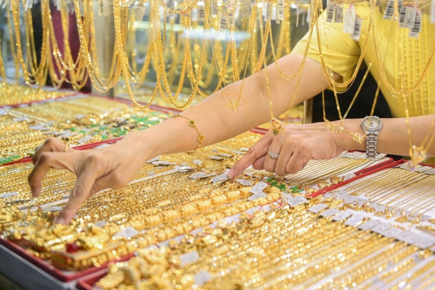 Giá vàng hôm nay 24/3: Trong nước giảm mạnh, nhà đầu tư “nín thở”