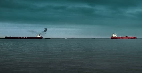 Những con tàu "zombie" vượt Hormuz: Bí ẩn mới của dòng chảy dầu mỏ toàn cầu