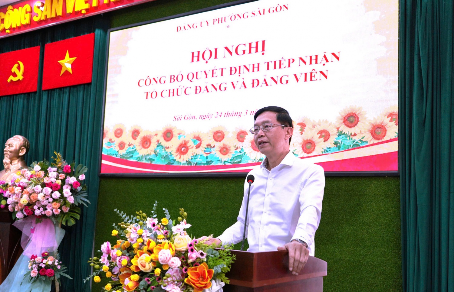 Đồng chí Trần Quang Dũng - Phó Bí thư Thường trực Đảng ủy Tập đoàn Công nghiệp – Năng lượng Quốc gia Việt Nam phát biểu tại hội nghị 