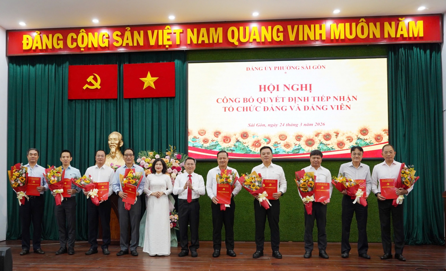 Đảng ủy phường Sài Gòn tiếp nhận 9 tổ chức cơ sở đảng thuộc Đảng ủy Tập đoàn Công nghiệp – Năng lượng Quốc gia Việt Nam, với tổng số 4.975 đảng viên