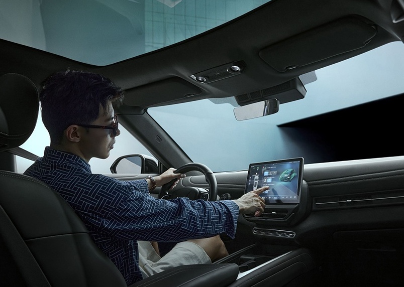 VF 7 - Mẫu SUV chiều lòng gia đình trẻ: Thỏa đam mê xê dịch, vẫn dư dả tài chính