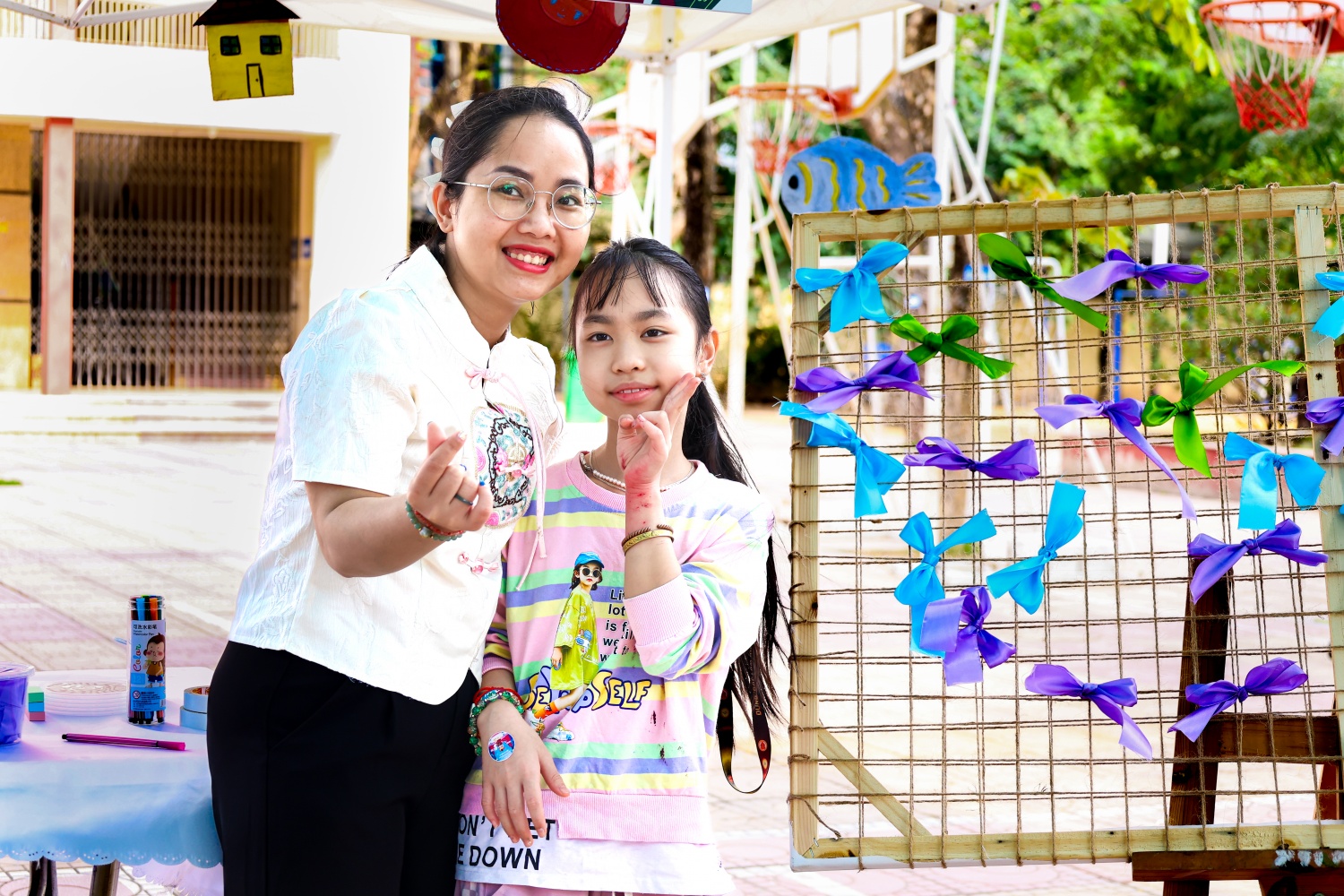 Khép lại hành trình tại triển lãm, các em nhỏ không chỉ có thêm nhiều kỉ niệm đáng nhớ với gia đình mà còn học được cách mạnh dạn bày tỏ suy nghĩ của bản thân cùng những bài học giá trị về việc xây dựng cộng đồng chung.