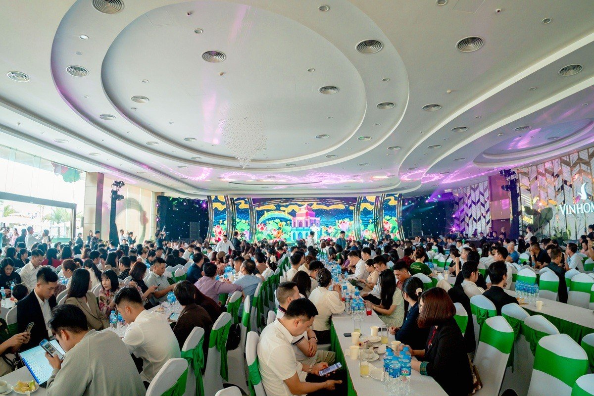 Từ ‘The X of Living’ đến ‘5 năm không lo lãi suất’: Khi trải nghiệm an cư gặp lời giải tài chính vững vàng 26-1774495524-vinfast-phu-xanh-vietbuild-2026-voi-dan-o-to-xe-may-dien-va-he-sinh-thai-nang-luong-xanh