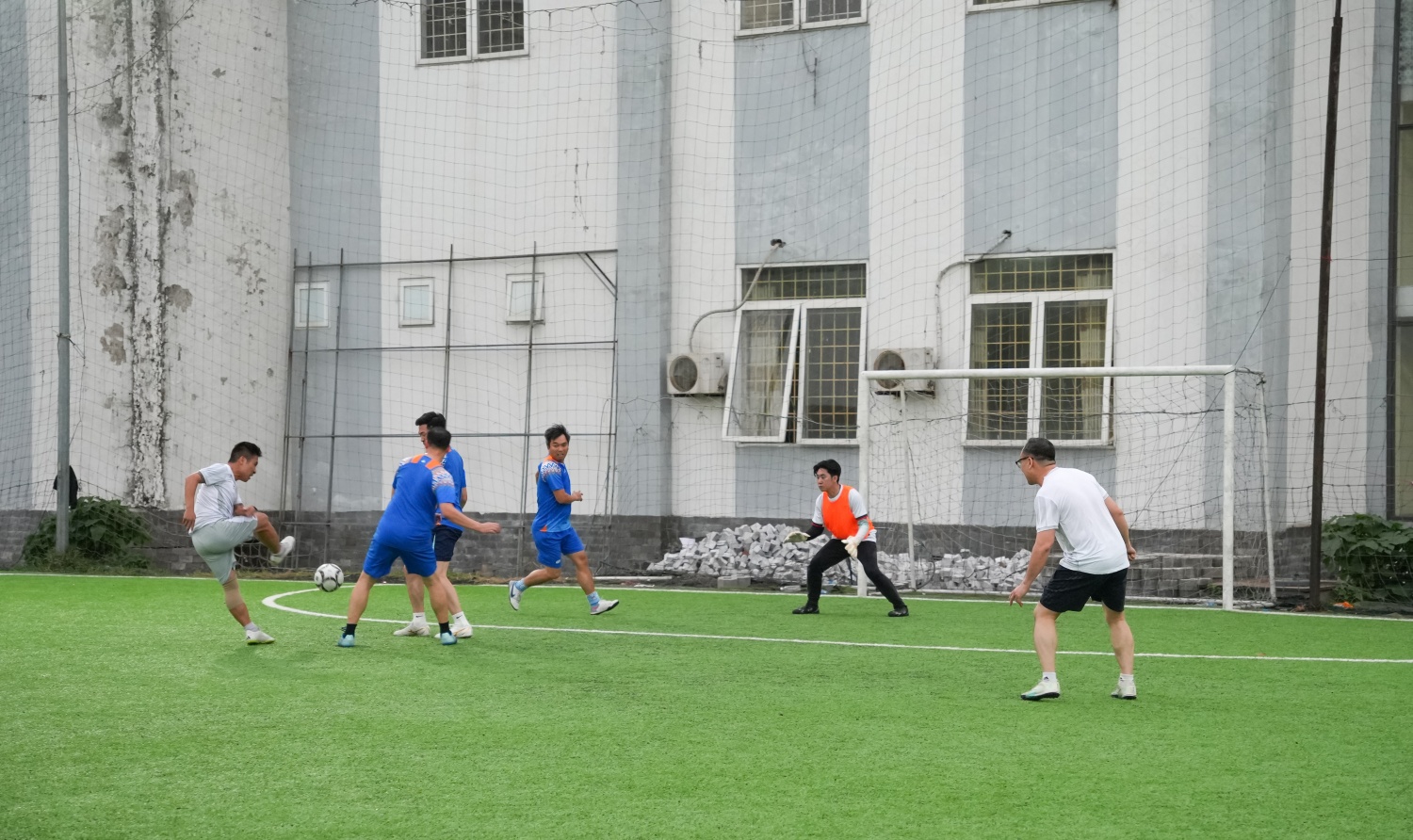 [Chùm ảnh] Sôi nổi giải bóng đá giao hữu Petrovietnam chào mừng 95 năm Ngày thành lập Đoàn