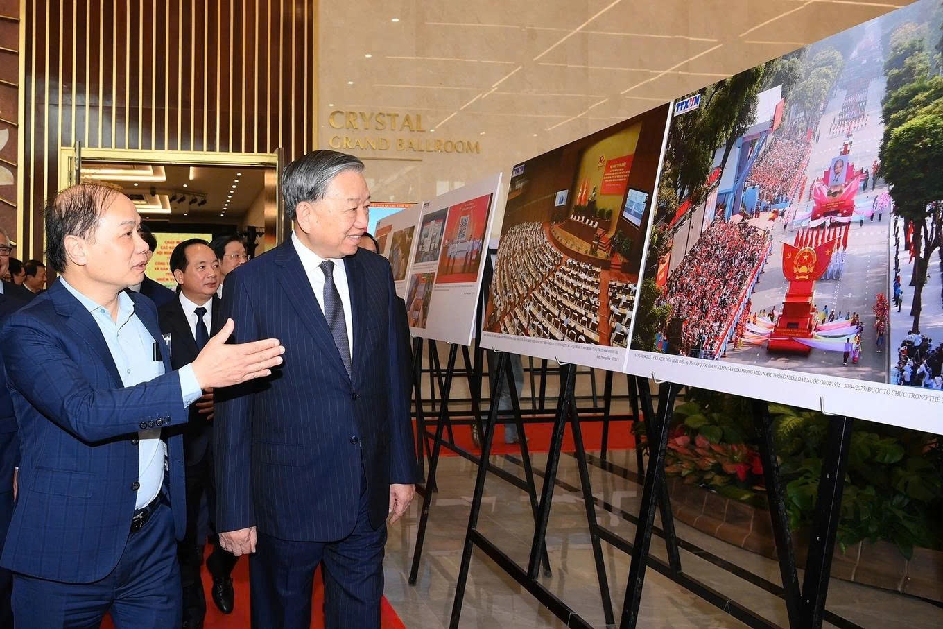 Tăng cường sự lãnh đạo của Đảng đối với hoạt động xuất bản trong tình hình mới Tăng cường sự lãnh đạo của Đảng đối với hoạt động xuất bản trong tình hình mới