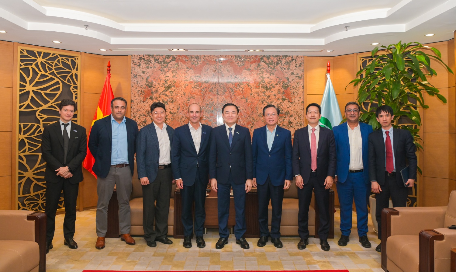 Các đại biểu chụp ảnh lưu niệm