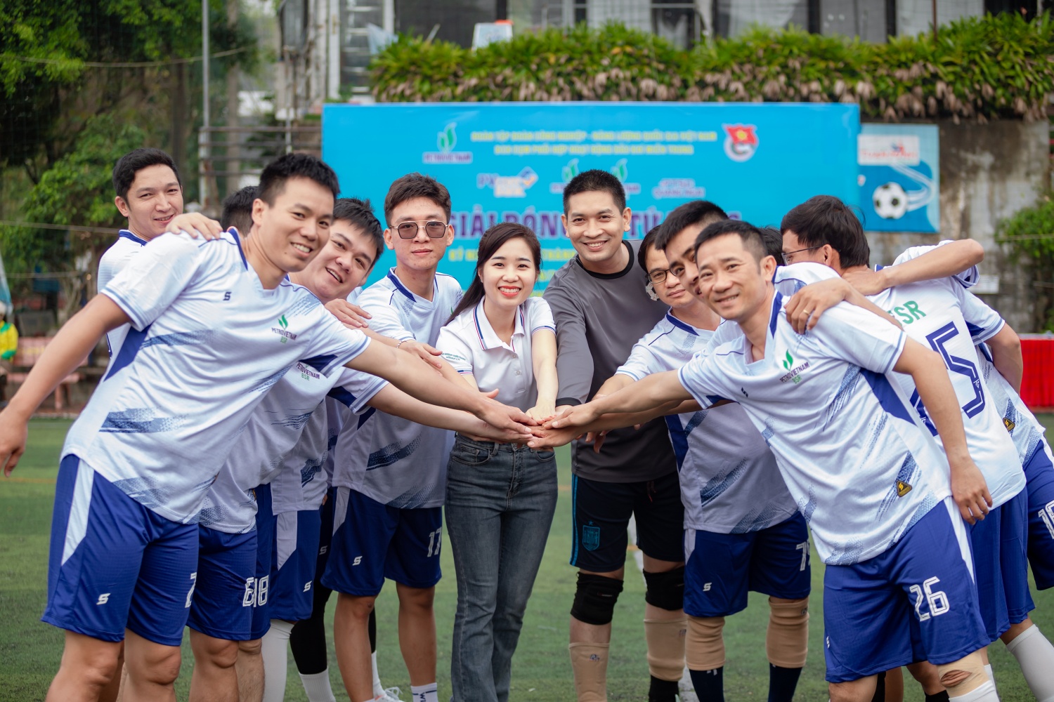 Nâng cao tinh thần đoàn kết tại Giải bóng đá Tứ Hùng Cụm hoạt động Đoàn Thanh niên Petrovietnam miền Trung Nâng cao tinh thần đoàn kết tại Giải bóng đá Tứ Hùng Cụm hoạt động Đoàn Thanh niên Petrovietnam miền Trung