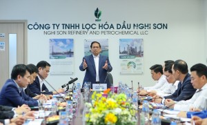 Thủ tướng làm việc tại Nhà máy Lọc hóa dầu Nghi Sơn và khảo sát địa điểm xây dựng kho dầu chiến lược