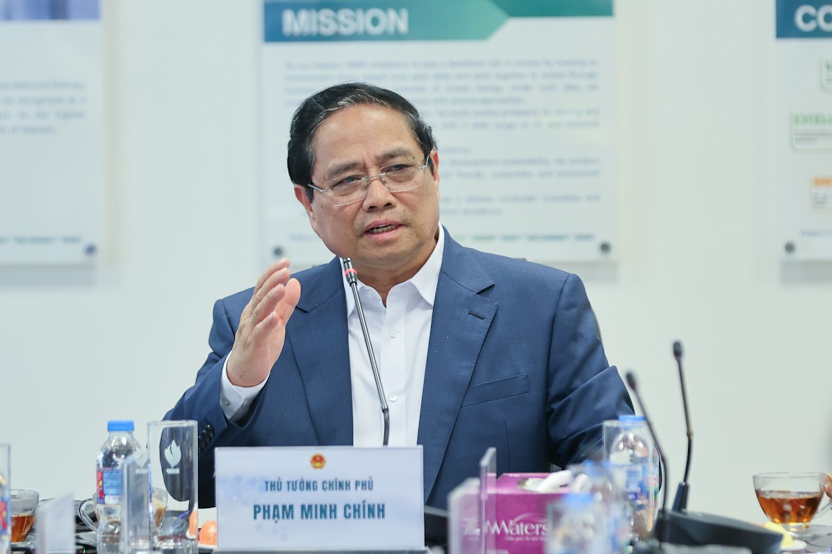 Thủ tướng làm việc tại Nhà máy Lọc hóa dầu Nghi Sơn và khảo sát địa điểm xây dựng kho dầu chiến lược